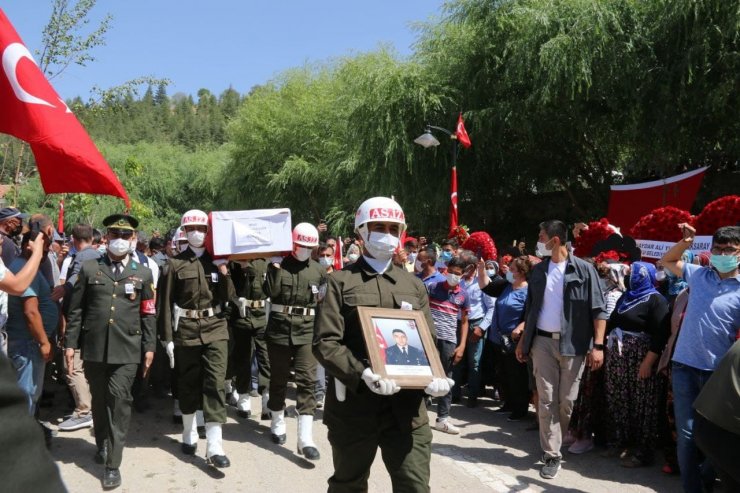 Aksaraylı şehit son yolculuğuna uğurlandı