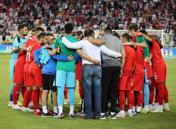 UEFA Avrupa Konferans Ligi: Sivasspor: 0 - Petrocub: 0 (Maç devam ediyor)