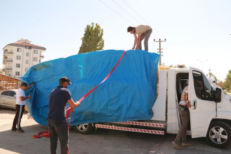 Aksaraylı oto çekiciler bu sefer araç değil yardım taşıdı