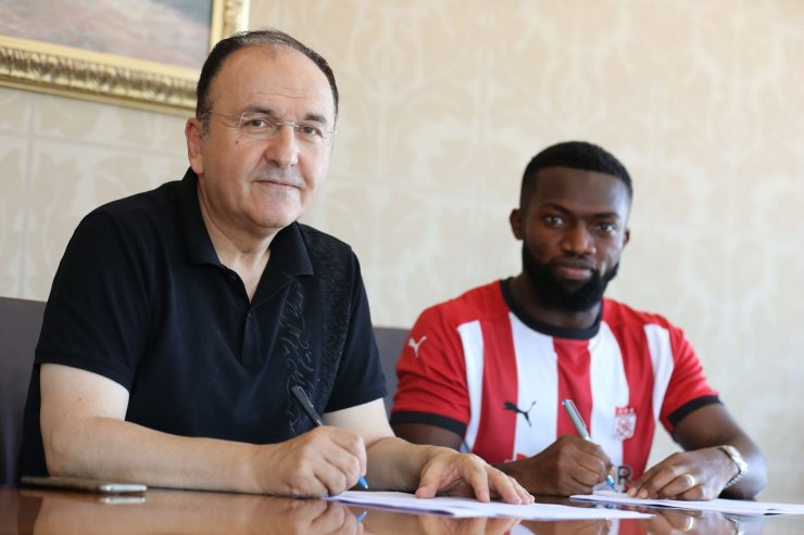 Azubuike Okechukwu resmen Sivasspor’da