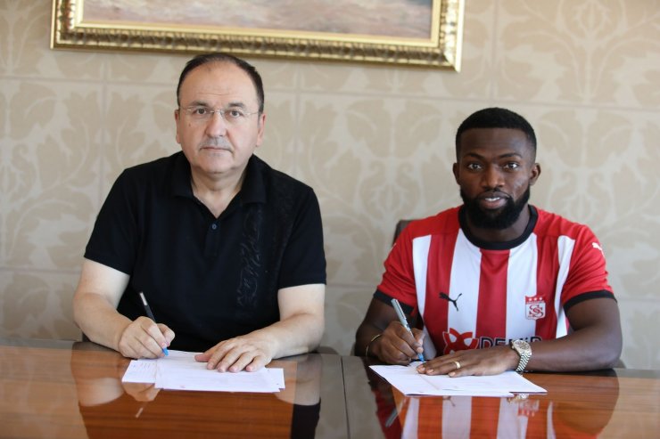 Azubuike Okechukwu resmen Sivasspor’da