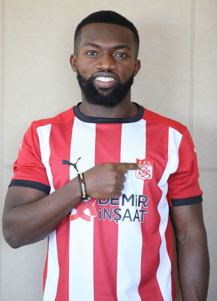 Azubuike Okechukwu resmen Sivasspor’da