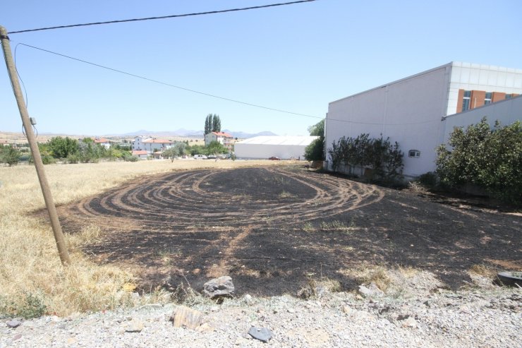 Ekili alanda çıkan yangın silah fabrikasına sıçramadan söndürüldü