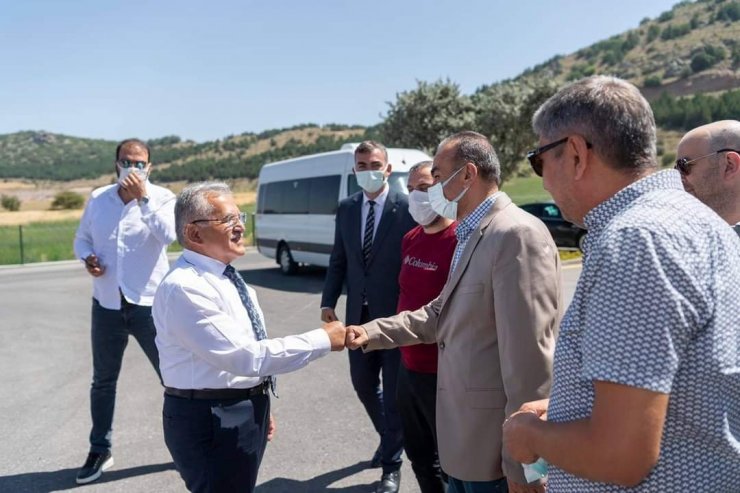 Memduh Büyükkılıç, gazetecileri Yüksek İrtifa Kamp Merkezi’nde ağırladı