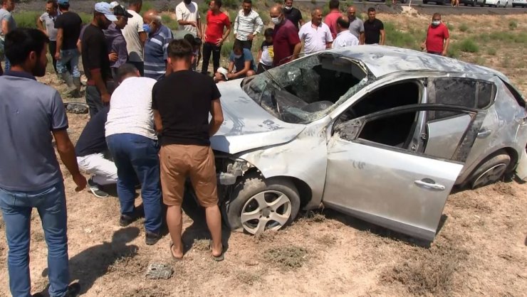 Otomobilin hurdaya döndüğü kazada sürücü gözyaşlarını tutamadı