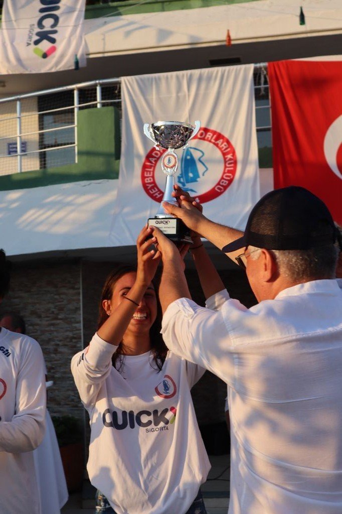 Quick Sigorta sponsorluğundaki HSSK Yelken takımı kupanın sahibi oldu