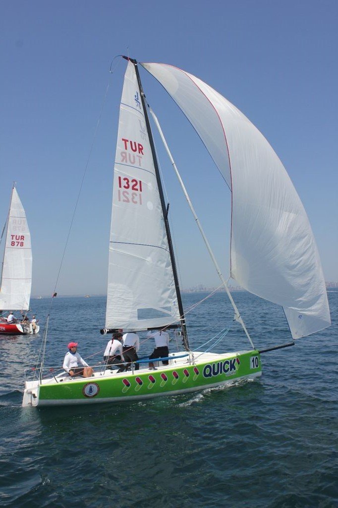 Quick Sigorta sponsorluğundaki HSSK Yelken takımı kupanın sahibi oldu