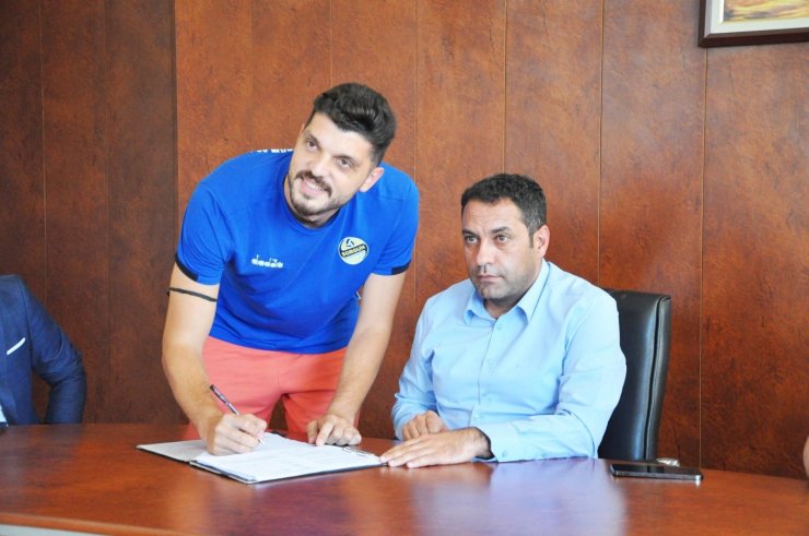 Sorgun Belediyespor’da toplu imza töreni