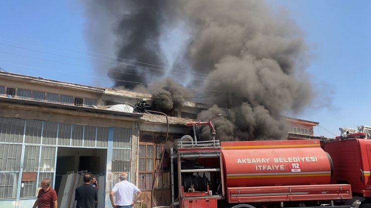 Aksaray’da sanayi sitesinde çıkan yangında 14 kişi dumandan etkilendi