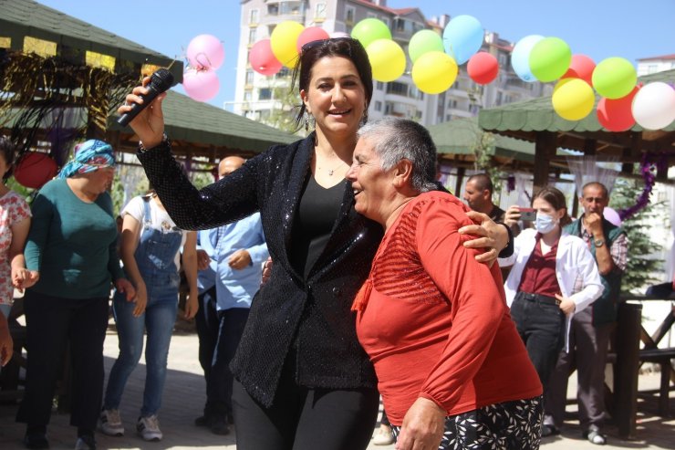 Ünlü Sanatçı Pınar Dağdelen’den sevindiren konser