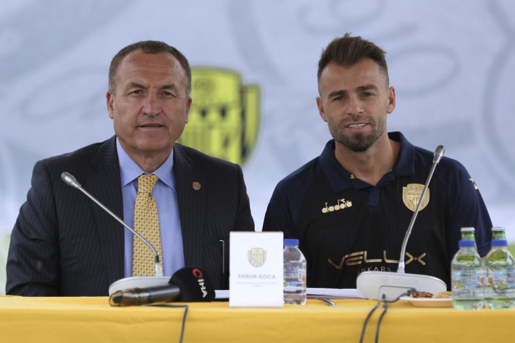 MKE Ankaragücü yeni transferlerine imza töreni düzenledi