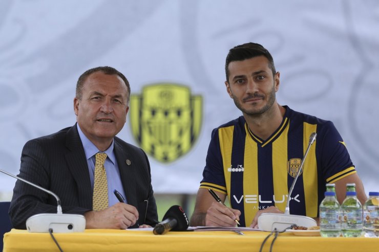 MKE Ankaragücü yeni transferlerine imza töreni düzenledi