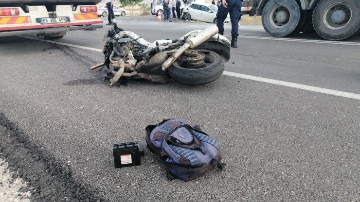 Hız motosikleti ile otomobil çarpıştı: 1 ölü, 5 yaralı