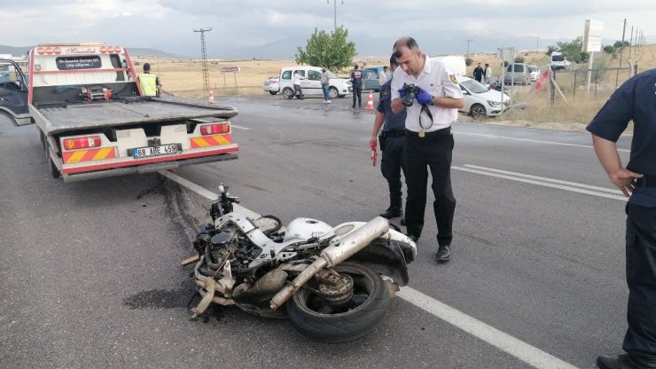 Hız motosikleti ile otomobil çarpıştı: 1 ölü, 5 yaralı