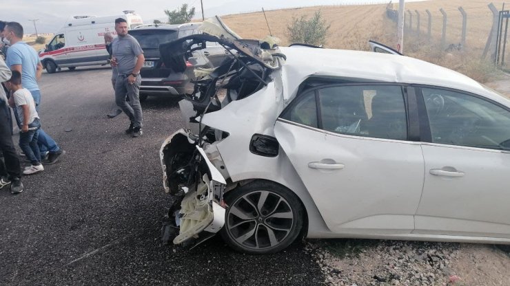 Hız motosikleti ile otomobil çarpıştı: 1 ölü, 5 yaralı