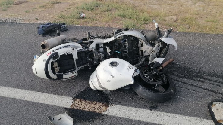 Hız motosikleti ile otomobil çarpıştı: 1 ölü, 5 yaralı