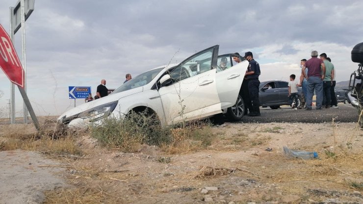 Hız motosikleti ile otomobil çarpıştı: 1 ölü, 5 yaralı