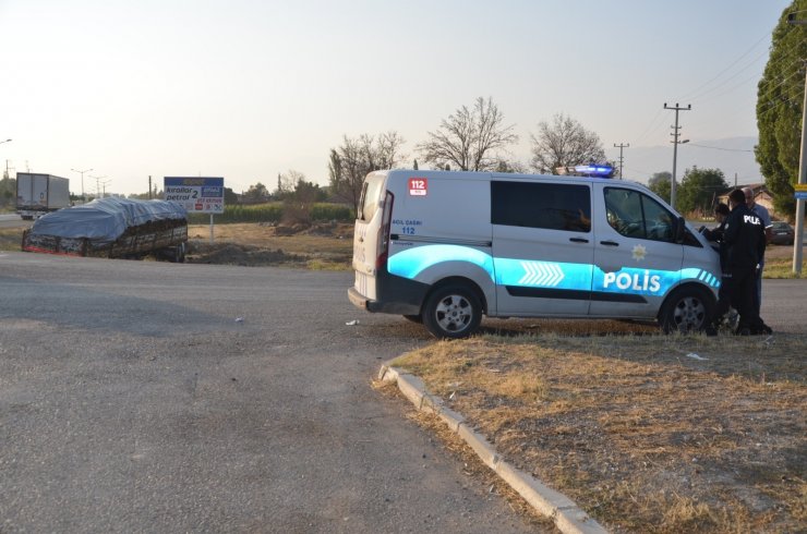 Odun yüklü tır şarampole indi: 1 yaralı