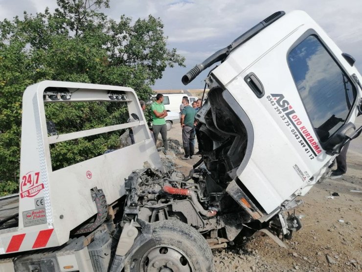 Aksaray’da otomobil ile oto kurtarıcı çarpıştı: 2 ölü, 1 yaralı