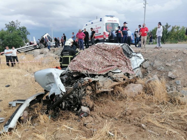 Aksaray’da otomobil ile oto kurtarıcı çarpıştı: 2 ölü, 1 yaralı