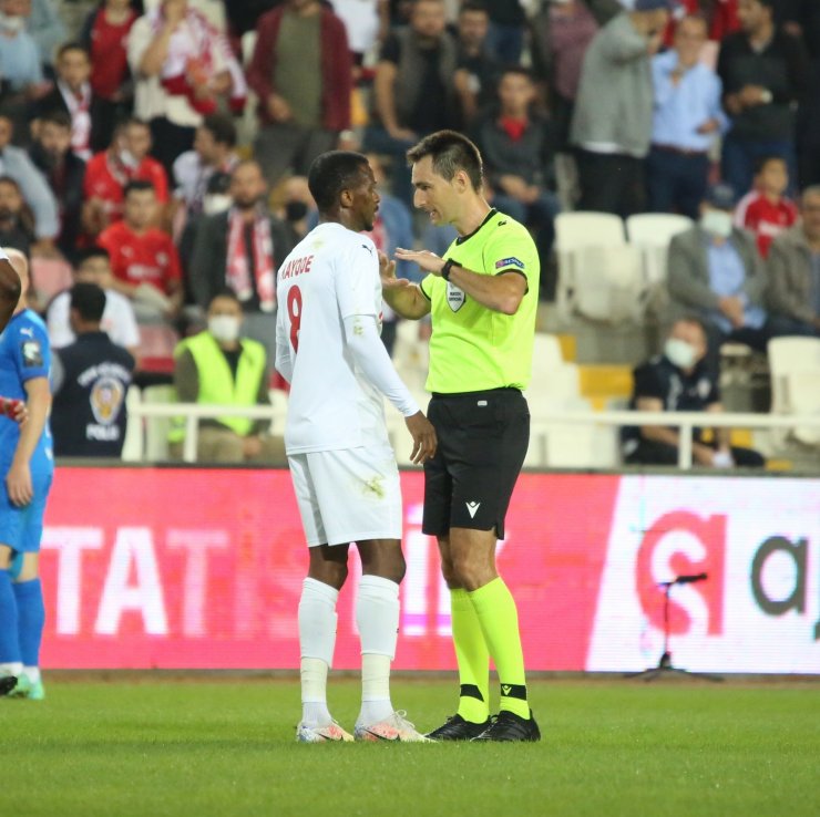 Avrupa Konferans Ligi: Sivasspor: 0 - Dinamo Batumi: 0 (İlk yarı)