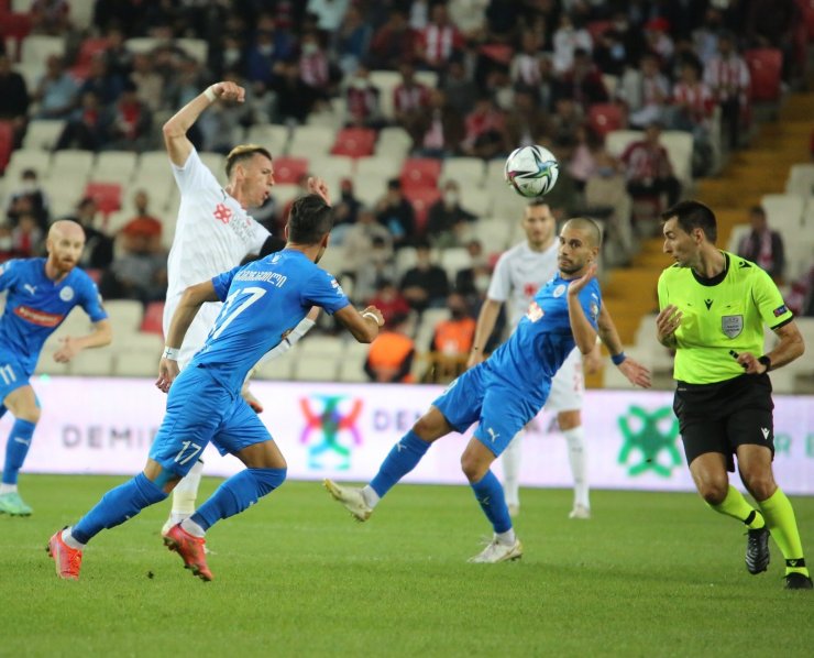 Avrupa Konferans Ligi: Sivasspor: 0 - Dinamo Batumi: 0 (İlk yarı)