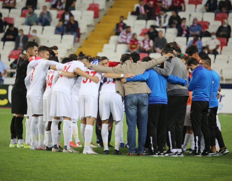 UEFA Avrupa Konferans Ligi: Sivasspor: 0 - Dinamo Batumi: 0 (Maç devam ediyor)