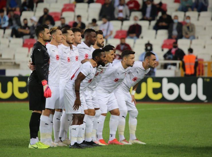 UEFA Avrupa Konferans Ligi: Sivasspor: 0 - Dinamo Batumi: 0 (Maç devam ediyor)