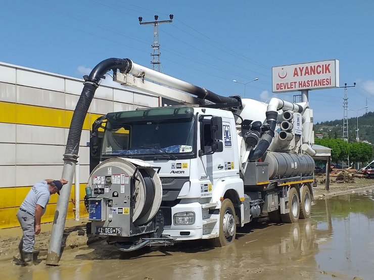 Konya Büyükşehir sel bölgesindeki çalışmalara destek oluyor