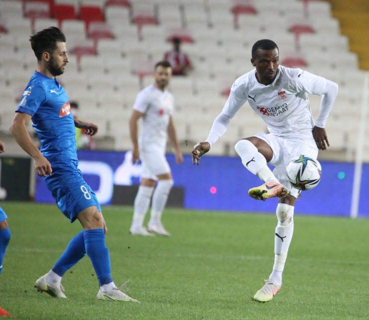 UEFA Avrupa Konferans Ligi: Sivasspor: 1 - Dinamo Batumi: 1 (Maç sonucu)