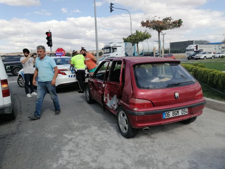 Aksaray’da tır ile otomobil çarpıştı: 4 yaralı