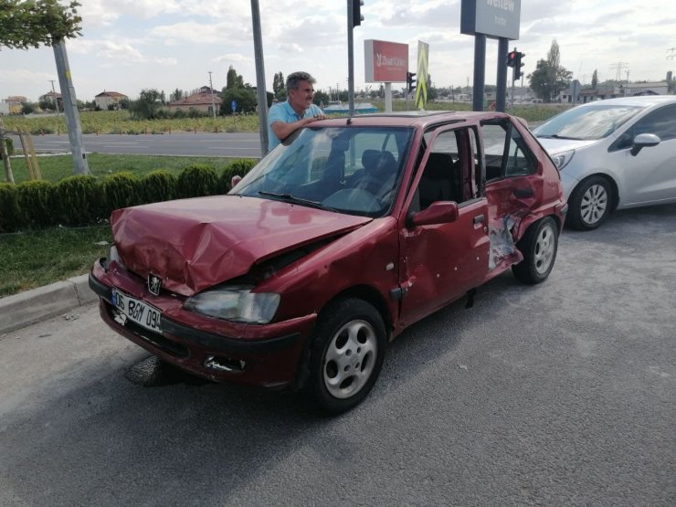 Aksaray’da tır ile otomobil çarpıştı: 4 yaralı