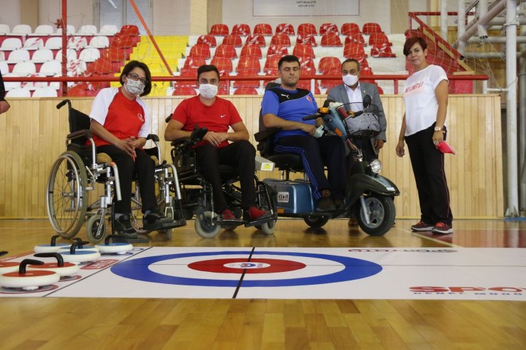 Engelli gençlerde floor curling sevinci