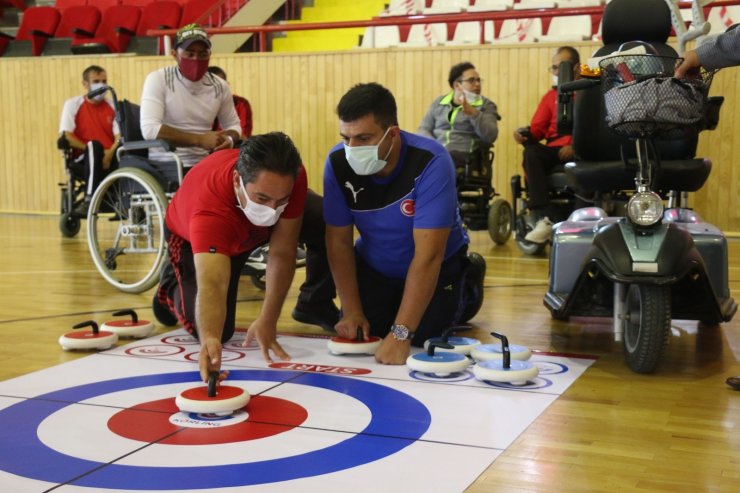 Engelli gençlerde floor curling sevinci