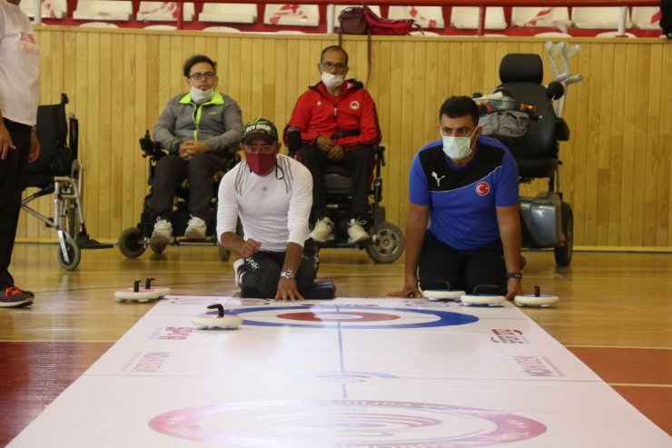 Engelli gençlerde floor curling sevinci