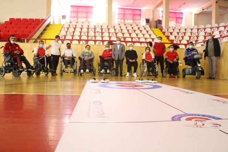 Engelli gençlerde floor curling sevinci