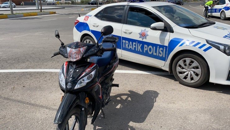 Otomobil ile çarpışan motosikletin sürücüsü ağır yaralandı