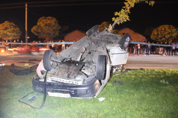 Otomobil ağacı koparıp takla attı: 1 ölü, 2 yaralı