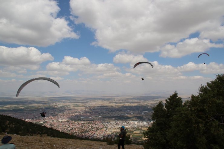 8. Akşehir XC Open Türkiye Yamaç Paraşütü başladı