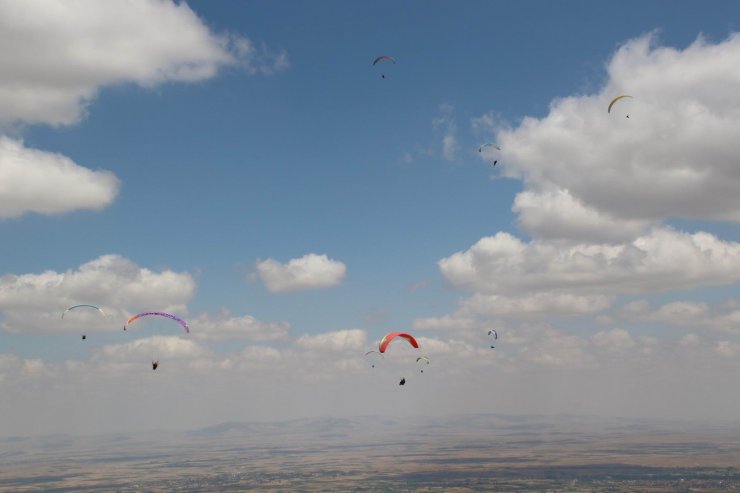 8. Akşehir XC Open Türkiye Yamaç Paraşütü başladı