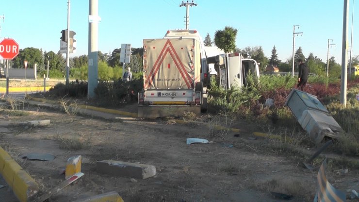 Konya’da minibüs ile kamyonet çarpıştı: 1 yaralı