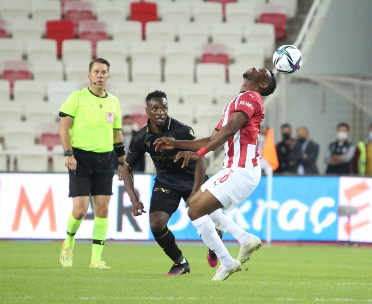 Süper Lig: DG Sivasspor: 0 - İH Konyaspor: 0 (İlk yarı)