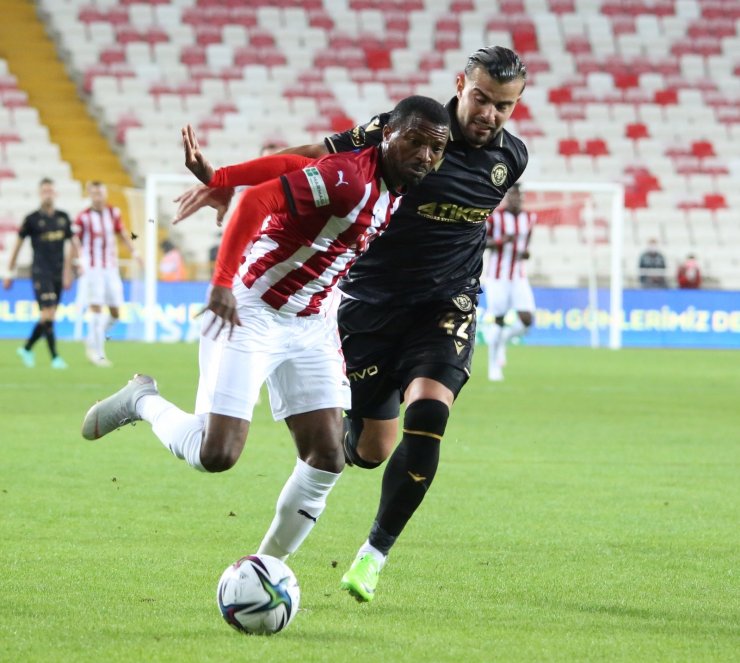 Süper Lig: DG Sivasspor: 0 - İH Konyaspor: 0 (İlk yarı)