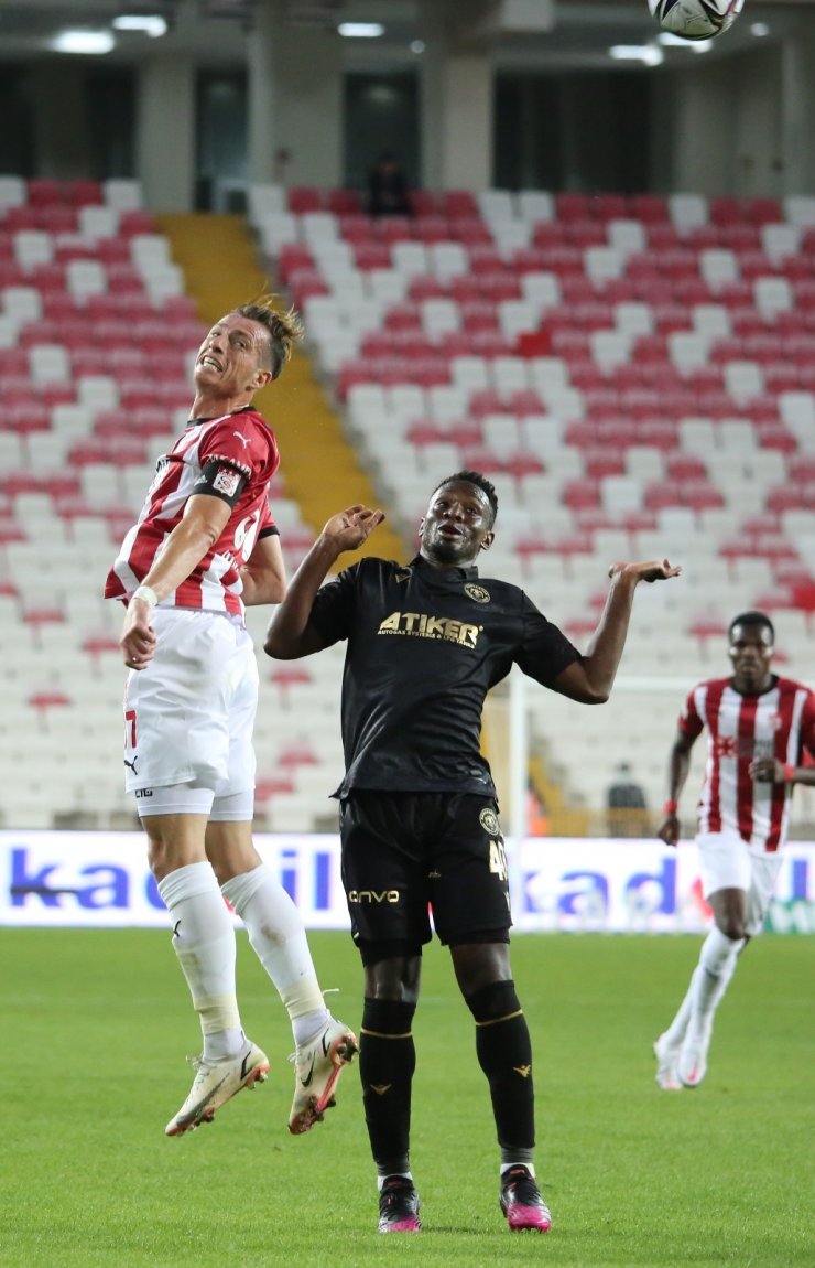 Süper Lig: DG Sivasspor: 0 - İH Konyaspor: 0 (İlk yarı)