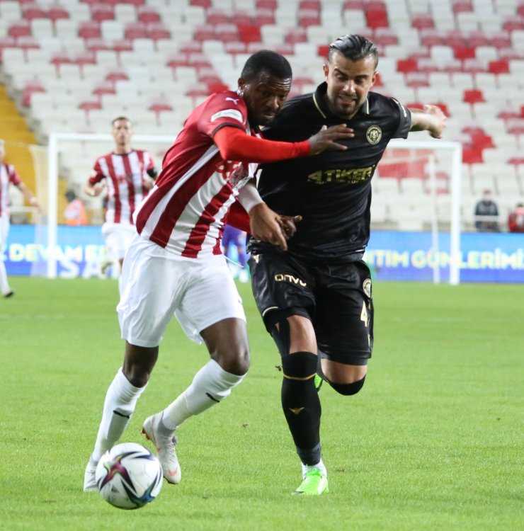 Süper Lig: DG Sivasspor: 0 - İH Konyaspor: 0 (İlk yarı)