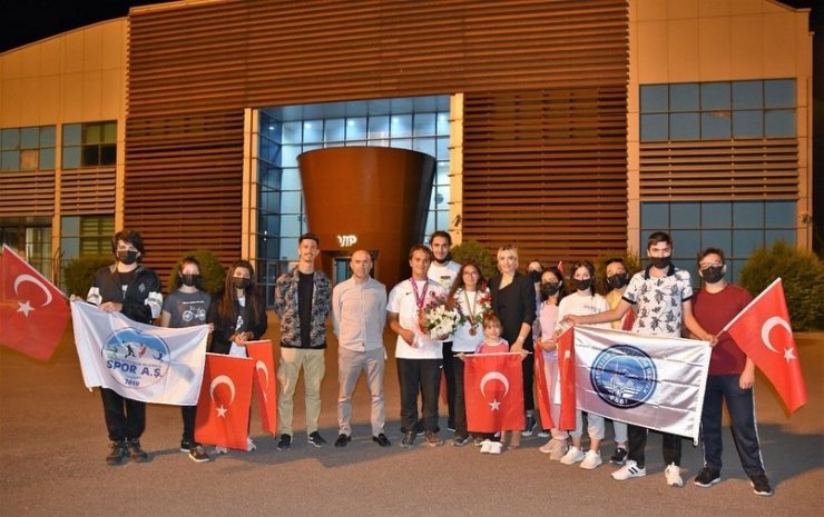 Şampiyon okçular Kayseri’ye döndü