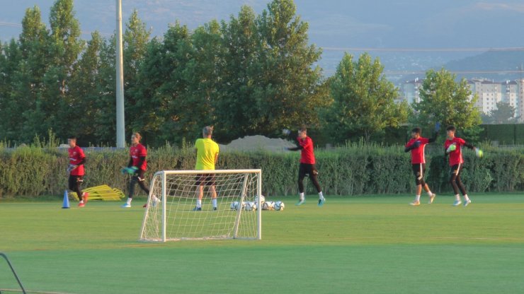 Hikmet Karaman Kayserispor’la ilk antrenmana çıktı