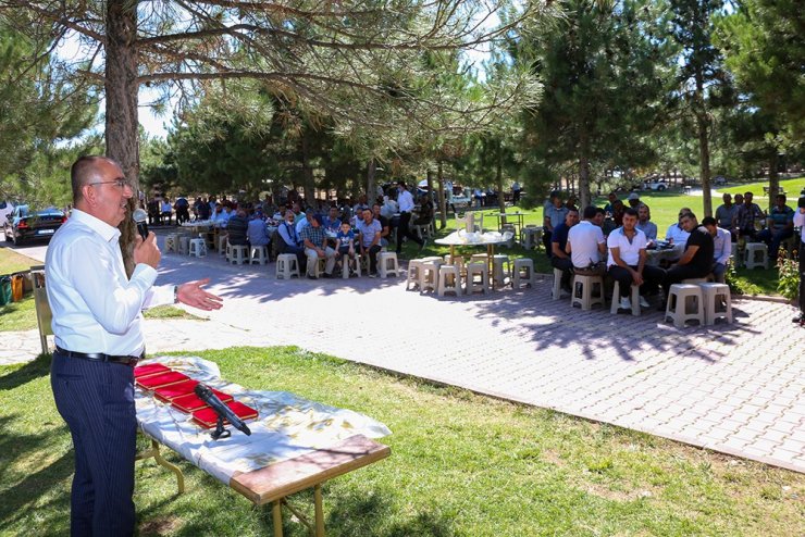 Başkan Kavuş’tan üstün performans gösteren personele plaket