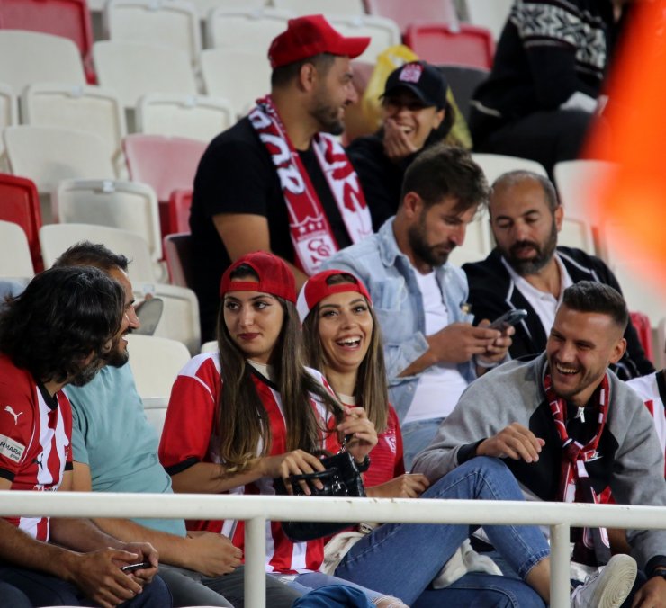 UEFA Avrupa Konferans Ligi: Sivasspor: 0 - Kopenhag: 0 (İlk yarı)