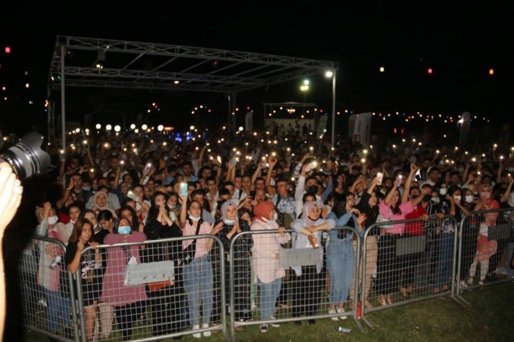 Tuğçe Kandemir’in konserinde 15 bin fidan toplandı